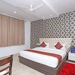 Capital O 10060 Hotel The Leaf