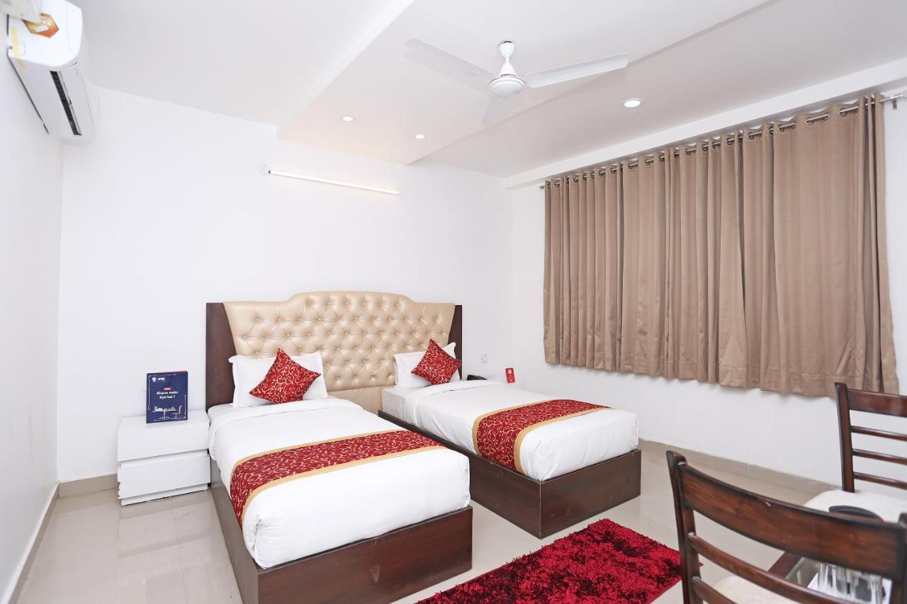 Capital O 10060 The Leaf 3* Lucknow