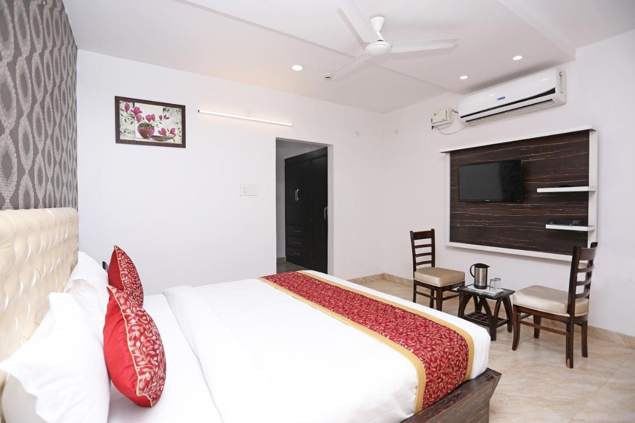 Capital O 10060 The Leaf Hotel 3*
