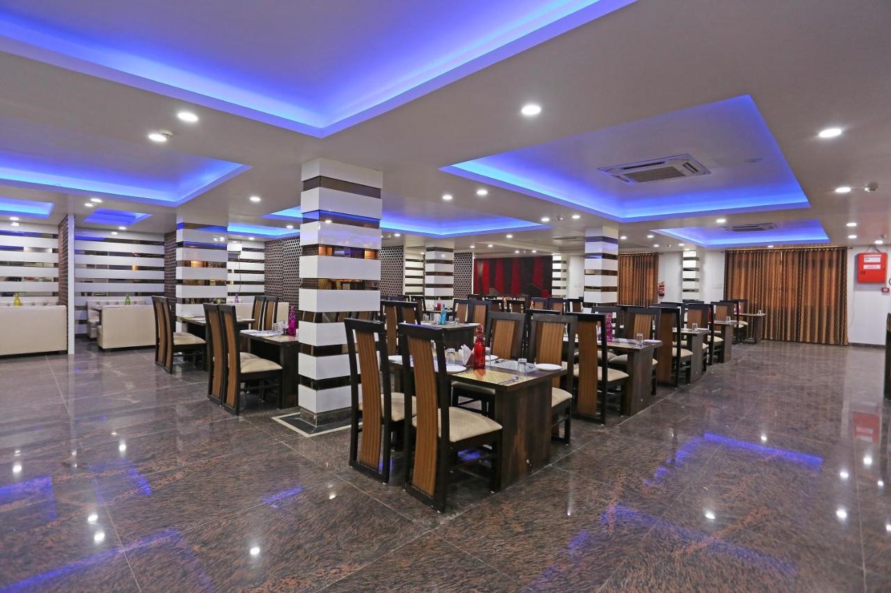 Capital O 10060 The Leaf Hotel Lucknow
