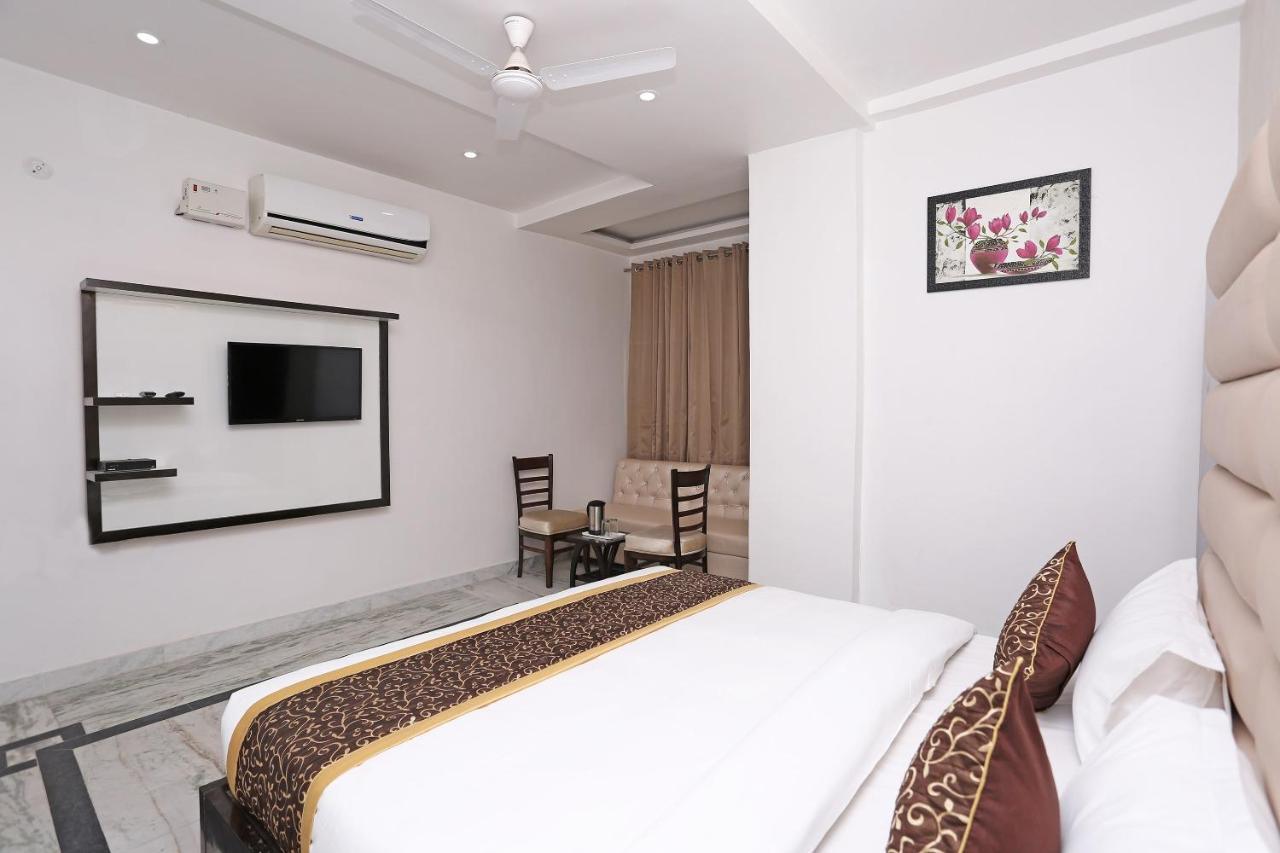 Hotel Capital O 10060 The Leaf Lucknow